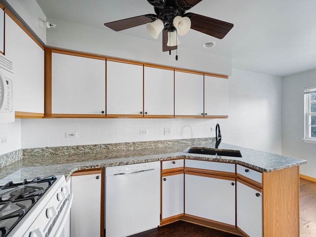 2552 Dickens Drive 2552, Aurora, IL 60503