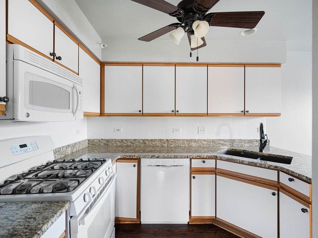 2552 Dickens Drive 2552, Aurora, IL 60503