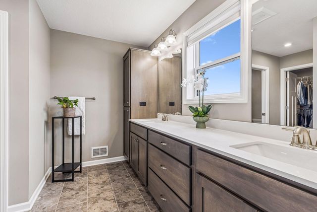 284 Primrose Path N, Bayport, MN 55003
