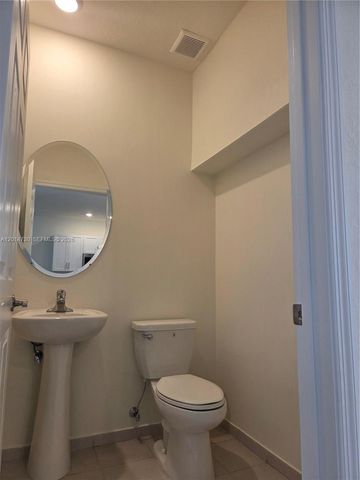10840 W 33rd Ln, Hialeah, FL 33018