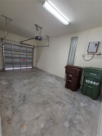 10840 W 33rd Ln, Hialeah, FL 33018