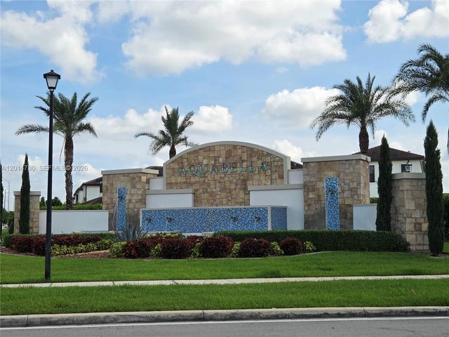 10840 W 33rd Ln, Hialeah, FL 33018