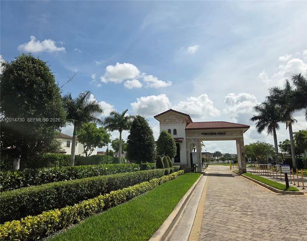 10840 W 33rd Ln, Hialeah, FL 33018