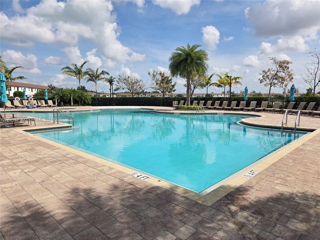 10840 W 33rd Ln, Hialeah, FL 33018