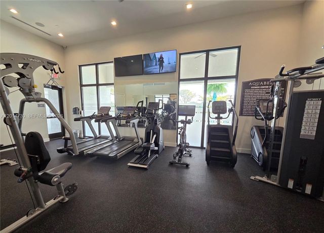 10840 W 33rd Ln, Hialeah, FL 33018
