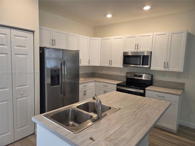 10840 W 33rd Ln, Hialeah, FL 33018