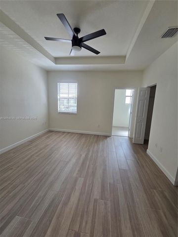 10840 W 33rd Ln, Hialeah, FL 33018