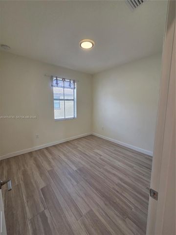 10840 W 33rd Ln, Hialeah, FL 33018