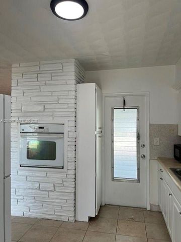2201 N 57th Ave, Hollywood, FL 33021