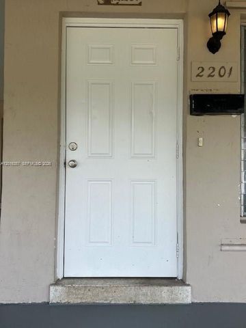 2201 N 57th Ave, Hollywood, FL 33021