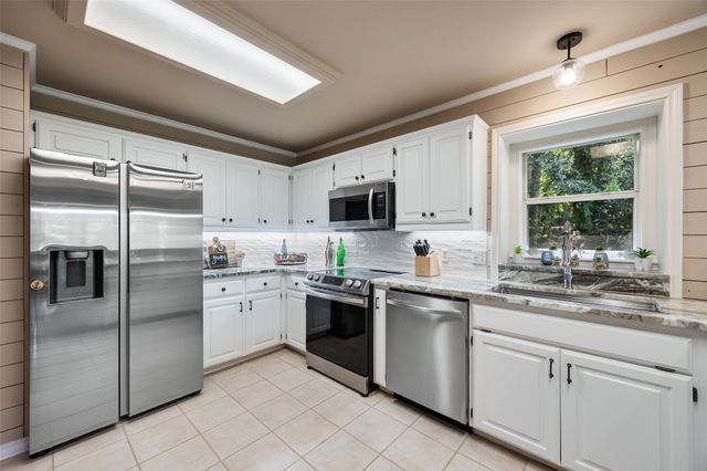 810 Clear Water Trail, Holly Lake Ranch, TX 75765