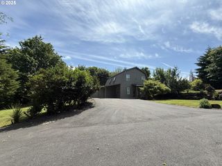 2302 Nw LACENTER Rd, La Center, WA 98629