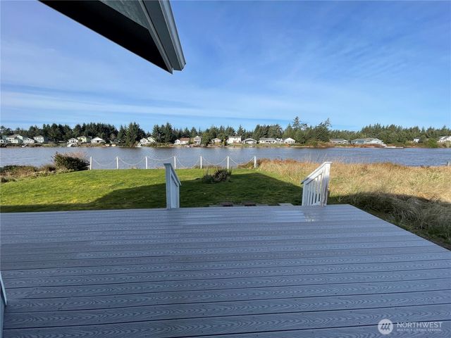 571 E Chance A La Mer NE, Ocean Shores, WA 98569
