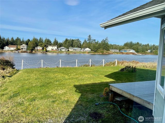 571 E Chance A La Mer NE, Ocean Shores, WA 98569