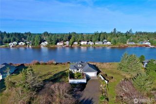 571 E Chance A La Mer NE, Ocean Shores, WA 98569