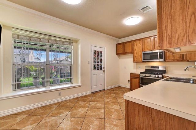 10011 Gil Jr Lane, Houston, TX 77075