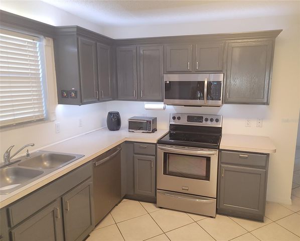 1033 OAK FOREST DRIVE, The Villages, FL 32162