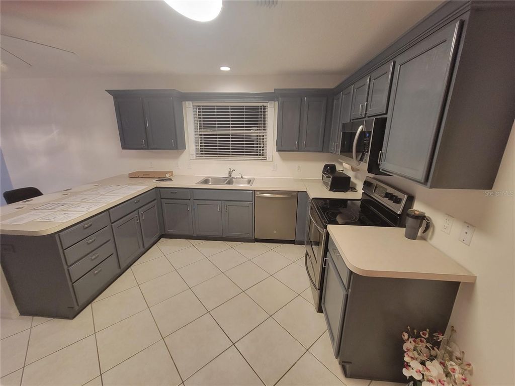 Image 24 of property listing at 1033 OAK FOREST DRIVE, The Villages, FL 32162