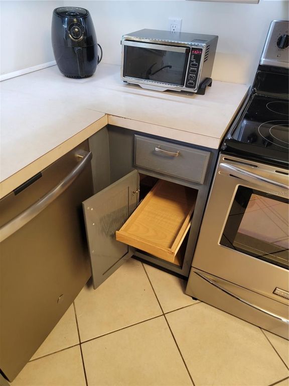 Image 26 of property listing at 1033 OAK FOREST DRIVE, The Villages, FL 32162