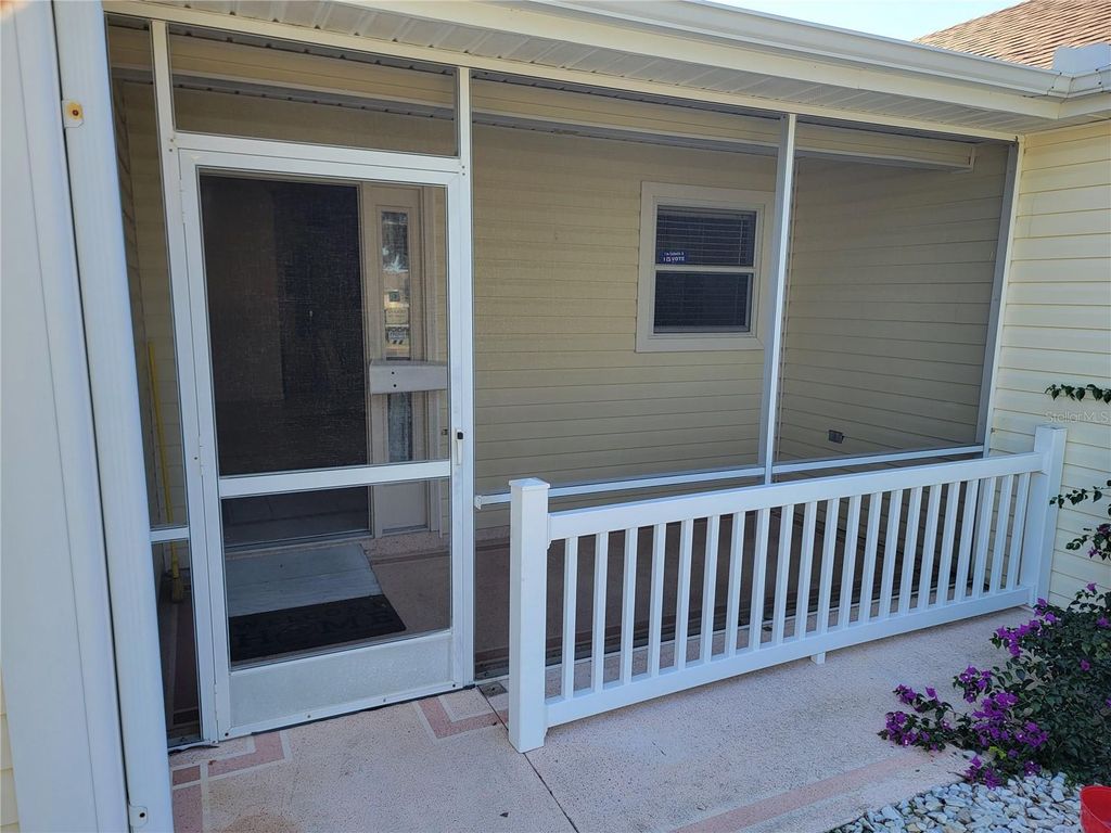 Image 4 of property listing at 1033 OAK FOREST DRIVE, The Villages, FL 32162