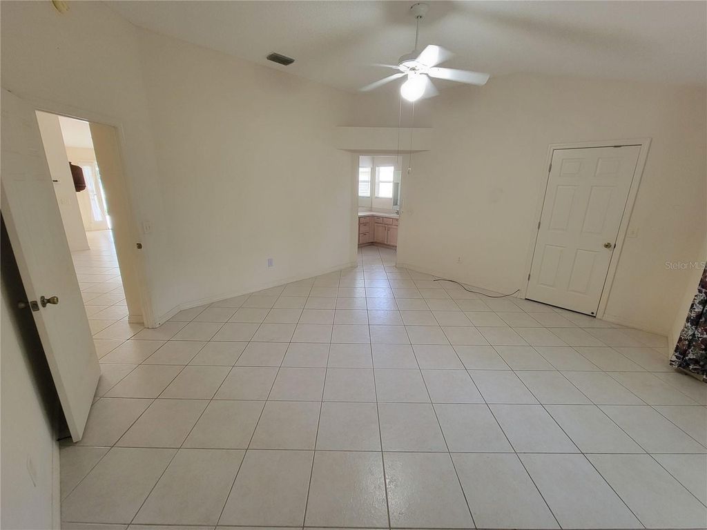 Image 37 of property listing at 1033 OAK FOREST DRIVE, The Villages, FL 32162