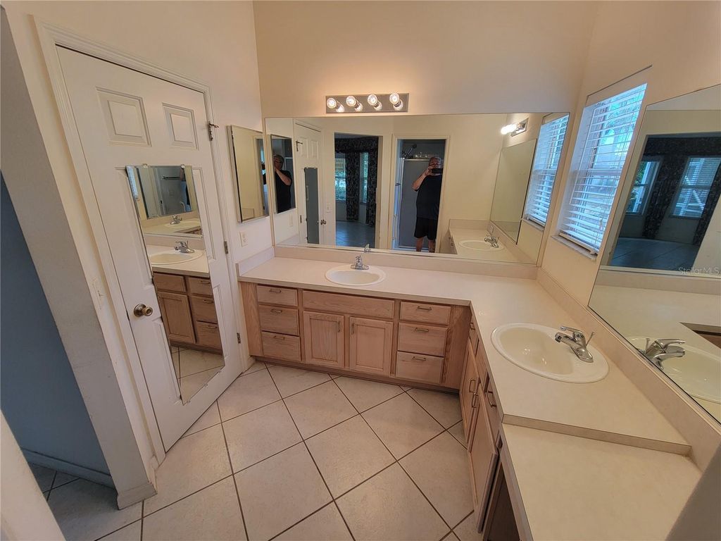 Image 40 of property listing at 1033 OAK FOREST DRIVE, The Villages, FL 32162
