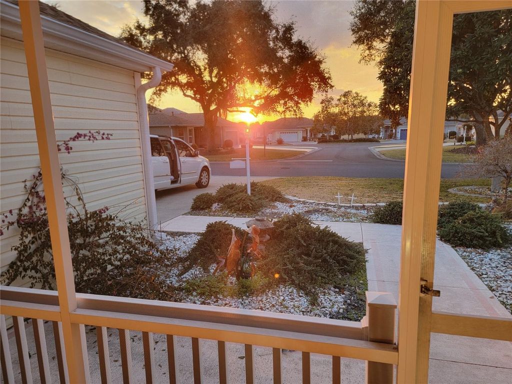 Image 6 of property listing at 1033 OAK FOREST DRIVE, The Villages, FL 32162