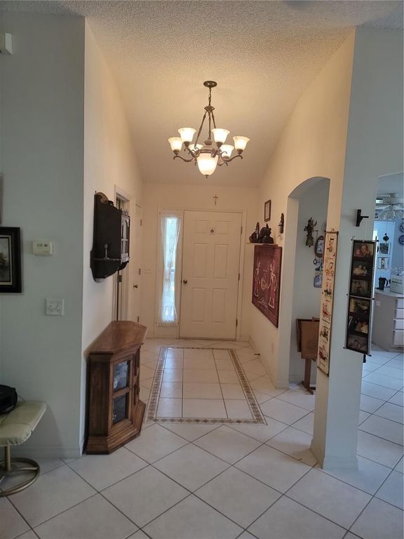 Image 8 of property listing at 1033 OAK FOREST DRIVE, The Villages, FL 32162