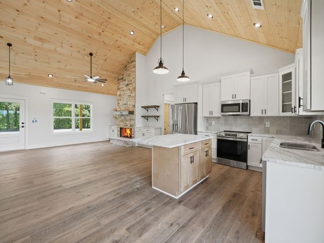 1521 Azure Lane, Ranger, GA 30734