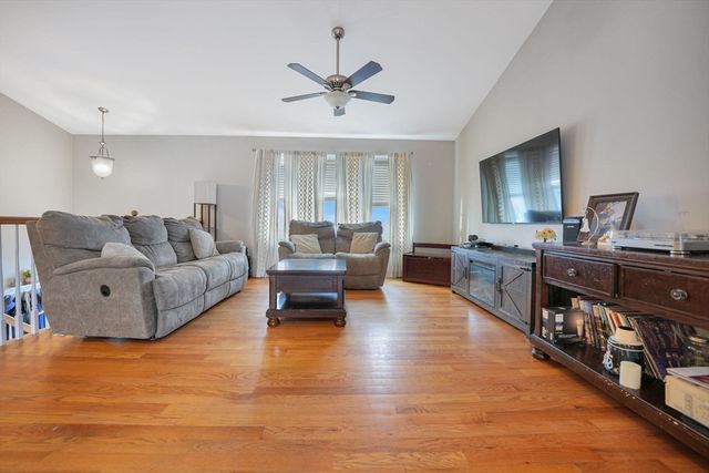 66 Bailey St, Fall River, MA 02724