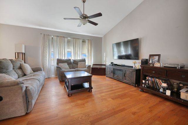 66 Bailey St, Fall River, MA 02724