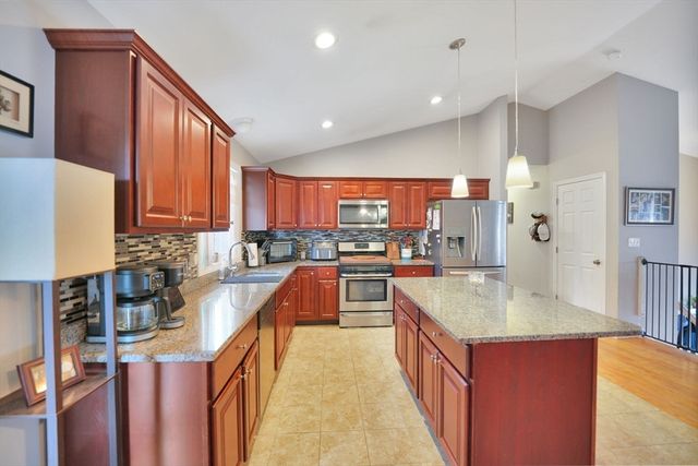 66 Bailey St, Fall River, MA 02724