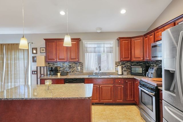 66 Bailey St, Fall River, MA 02724