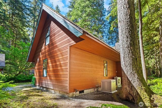 7082 Rainier Way, Glacier, WA 98244
