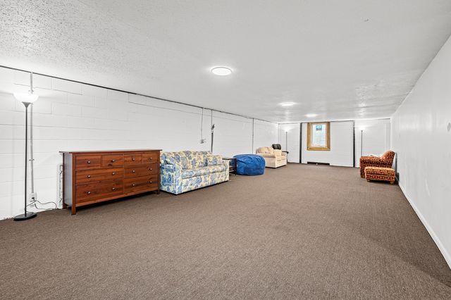 728 Westerfield Road, Davenport, IA 52806
