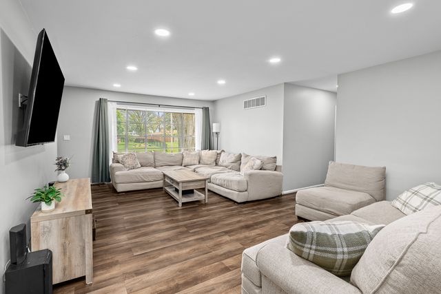 728 Westerfield Road, Davenport, IA 52806