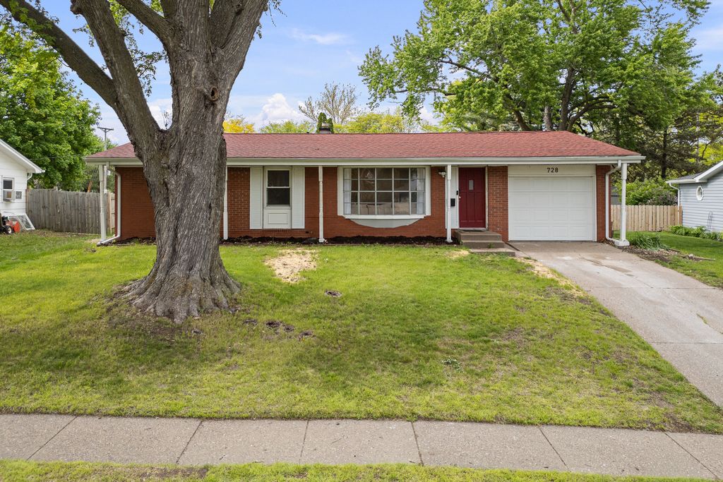 728 Westerfield Road, Davenport, IA 52806
