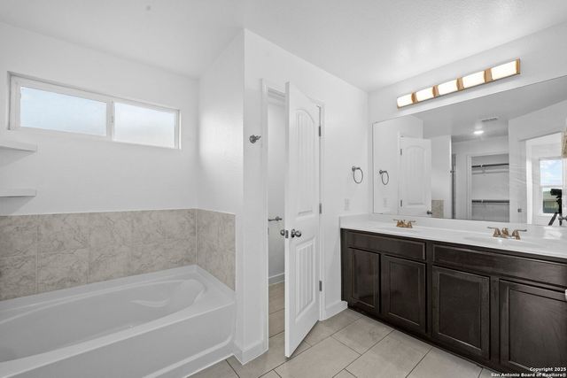 6450 Hoffman Plain, San Antonio, TX 78252