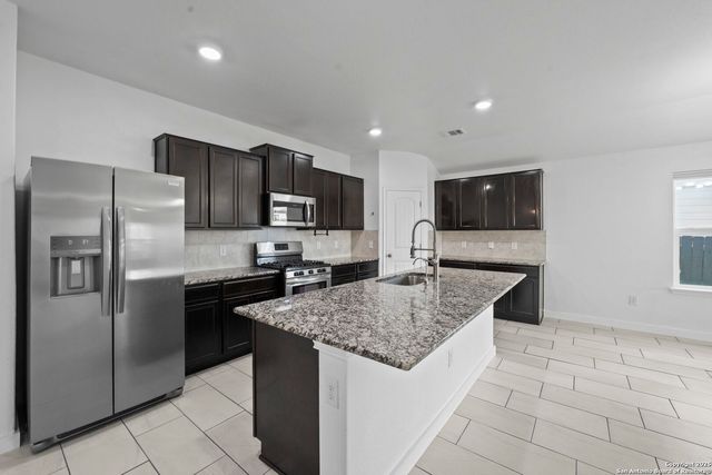 6450 Hoffman Plain, San Antonio, TX 78252