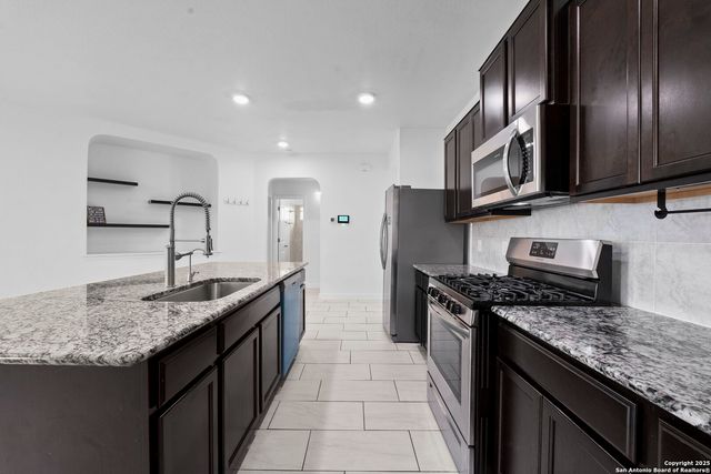 6450 Hoffman Plain, San Antonio, TX 78252