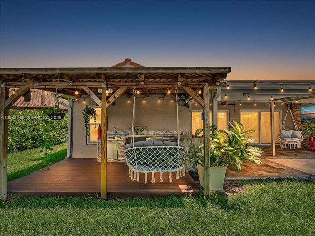 1851 Riverwood Lane, Coral Springs, FL 33071