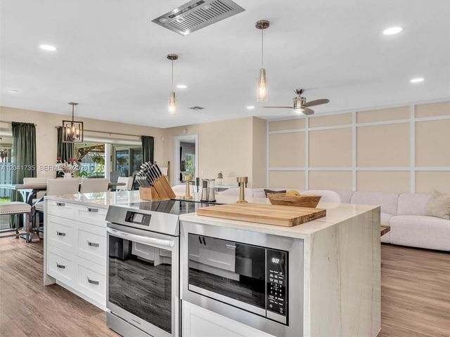 1851 Riverwood Lane, Coral Springs, FL 33071