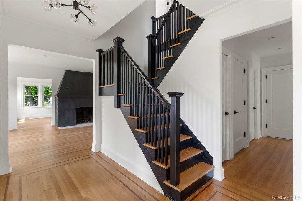 220 Pomander Road, Mineola, NY 11501 — photo 2