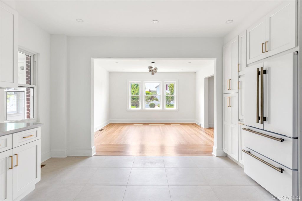 220 Pomander Road, Mineola, NY 11501 — photo 3