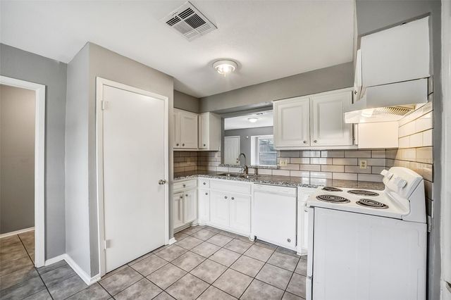 7265 Chasewood Drive, Houston, TX 77489