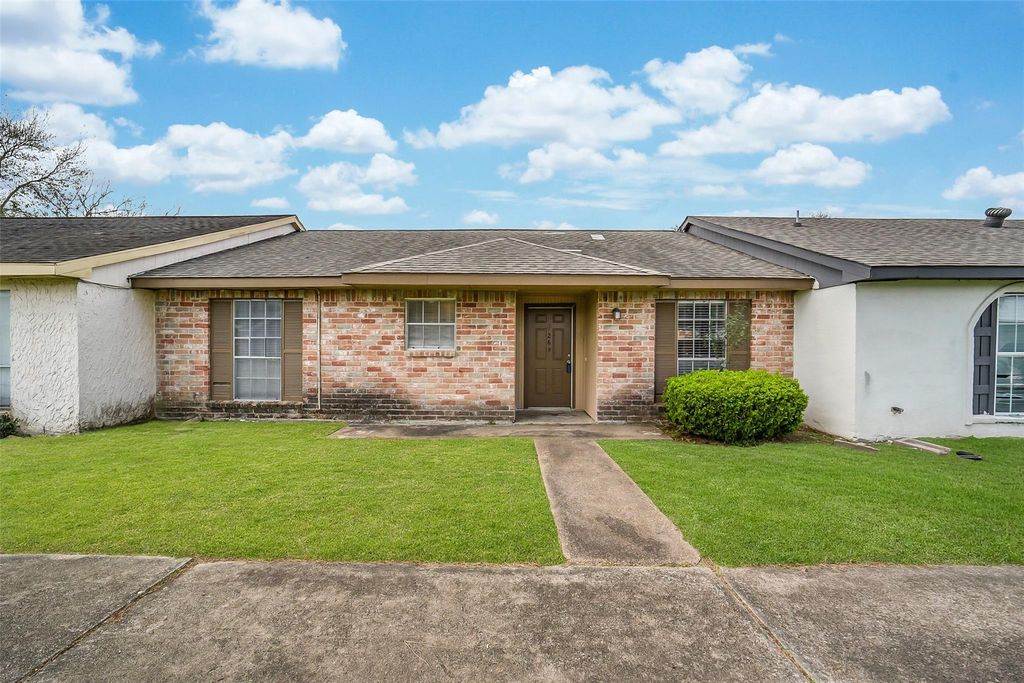 7265 Chasewood Drive, Houston, TX 77489