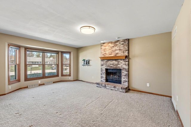 N108W17031 Hawthorne DRIVE, Germantown, WI 53022