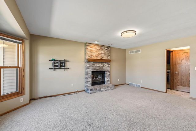 N108W17031 Hawthorne DRIVE, Germantown, WI 53022