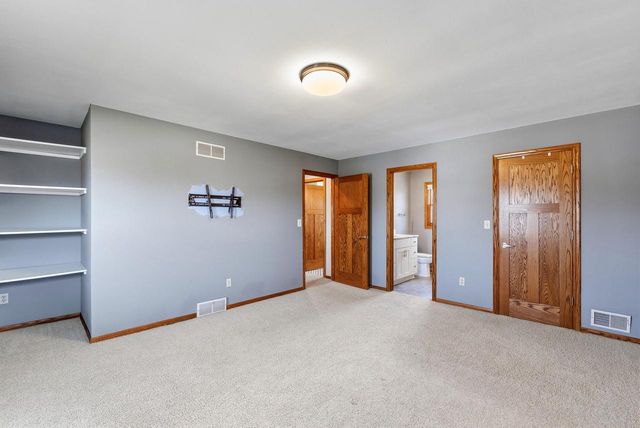 N108W17031 Hawthorne DRIVE, Germantown, WI 53022
