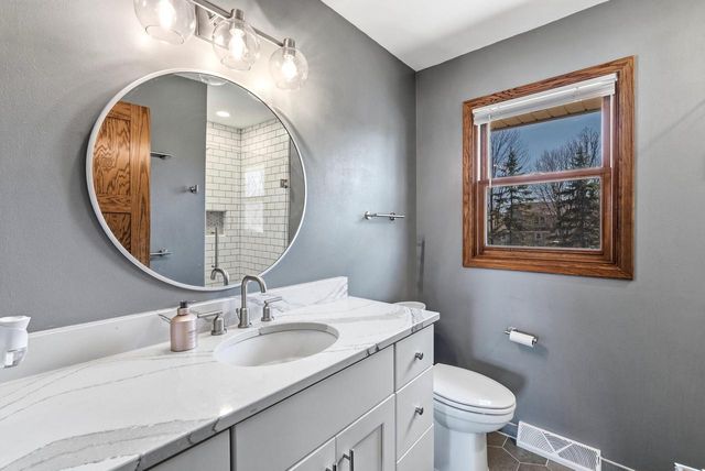 N108W17031 Hawthorne DRIVE, Germantown, WI 53022